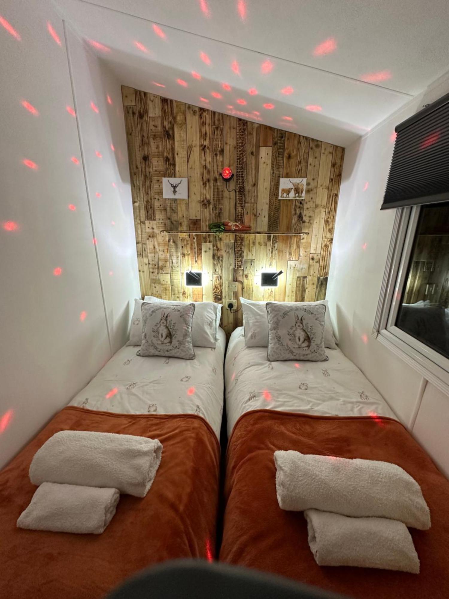 Caravan Rabbit House No 81 At Three Lochs Holiday Park 뉴튼스튜어트 외부 사진